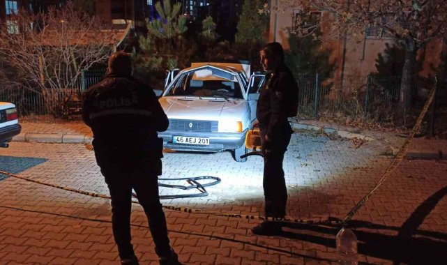 Kahramanmaraş'ın Elbistan ilçesinde park halindeki otomobilde gaz sıkış...