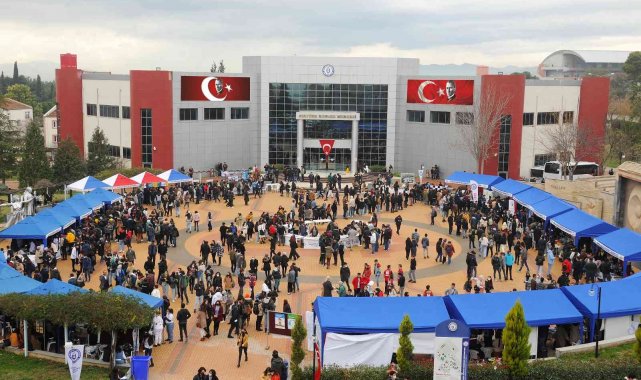 Aydın Adnan Menderes Üniversitesi (ADÜ) öğrenci toplulukları tarafından düz...