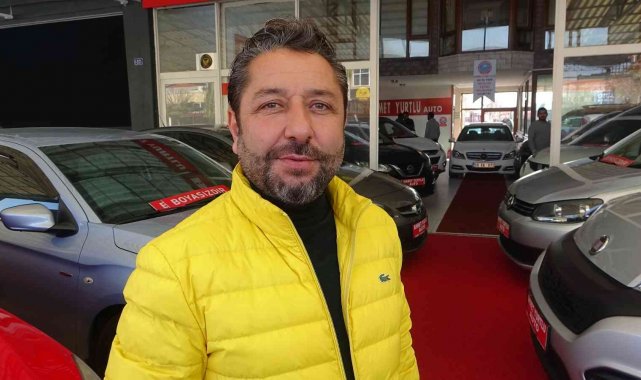 Kayseri'de oto galericilik yapan Ahmet Yurtlu, ikinci el araç fiyatları...
