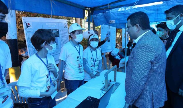 Mustafa Adıyaman Ortaokulu TÜBİTAK Bilim Fuarı'nın açılış töreninde kon...