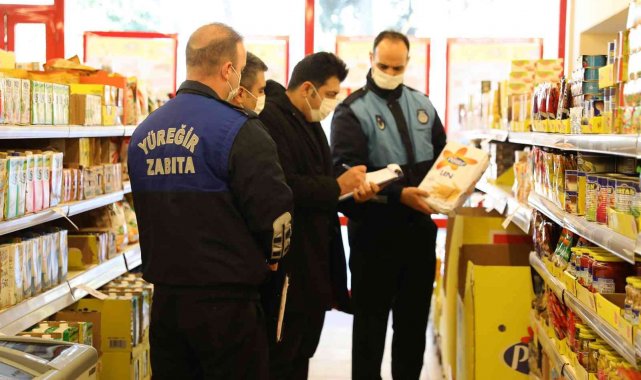 Yüreğir Belediyesi Zabıta Müdürlüğü ekipleri, fahiş fiyatlı satışlara karşı...