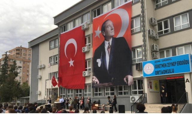 Adana Öğretmen Zeynep Erdoğdu Ortaokulu anasınıfı öğretmen ve öğrencileri &...