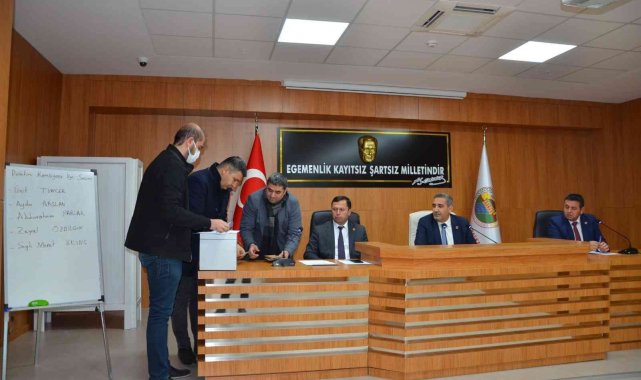 Adıyaman İl Genel Meclis Üyeleri 5 kişiden oluşan denetim komisyonu üyeleri...