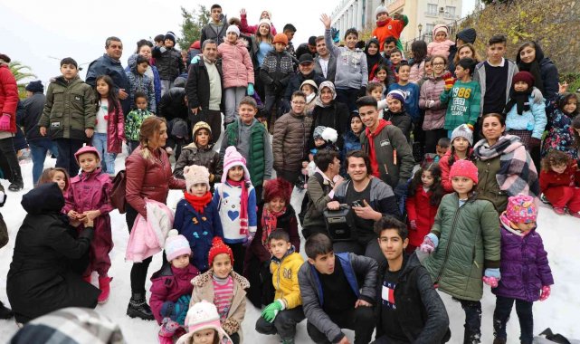 Alanya Belediye Başkanı Adem Murat Yücel, kara gidemeyen çocukları ve Alany...