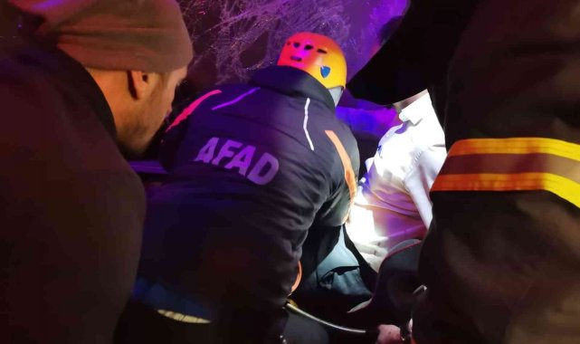 Bilecik'te seyir halinde tıra arkadan çarpan şehirlerarası yolcu otobüs...