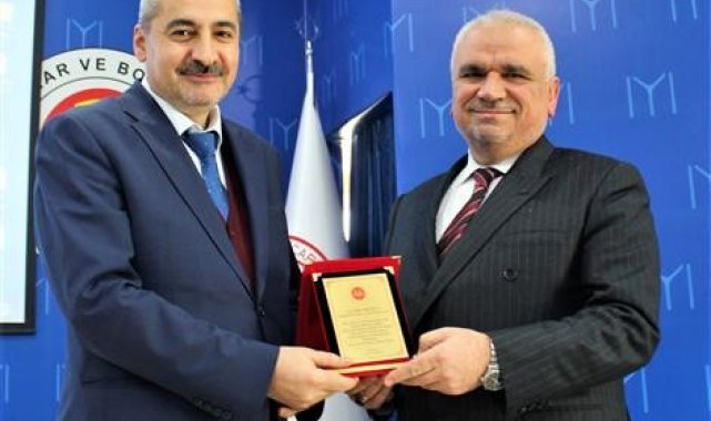 Diyanet İşleri Başkanlığı Mushafları İnceleme ve Kıraat Kurulu Üyesi Fatih ...