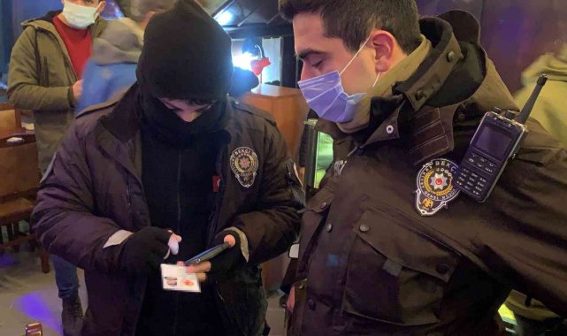 Fatih Emniyet Müdürlüğü ekipleri ilçe genelinde mekanlara ve şüpheli kişile...