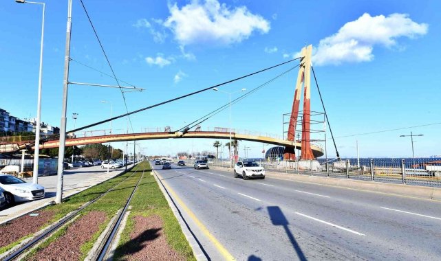 Göztepe Şehit Kerem Oğuz Erbay Yaya Üst Geçidi'nin yenileme çalışmaları...