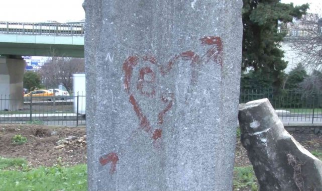 İstanbul Üsküdar'da Karacaahmet Mezarlığı'nın son parçası olan ve i...