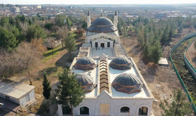 Şanlıurfa'nın Viranşehir ilçesinde yer alan Eyyüp Nebi'de yapımı ta...