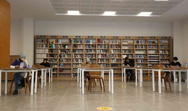 Serdivan Belediyesi Fikir ve Sanat Akademisi'nin kütüphanesi, Sakarya Ü...