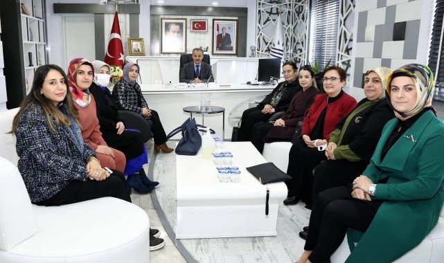 AK Parti Genel Merkez Kadın Kolları başkan yardımcıları, MKYK üyeleri ve Ad...