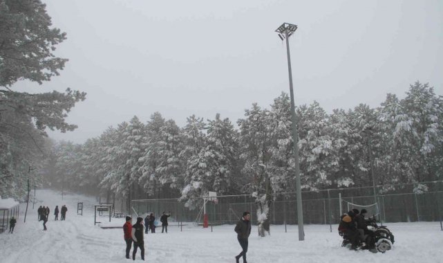 Aydın'ın rakımı en yüksek yerleri arasında yer alan Kuyucak ilçesine ba...