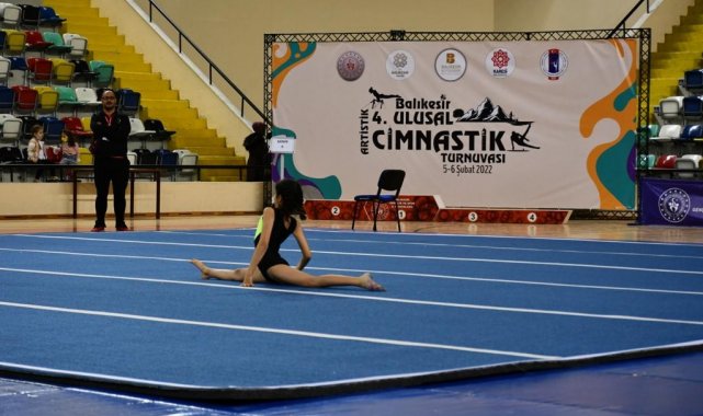 Balıkesir 4. Ulusal Artistik Cimnastik Turnuvası Şehit Turgut Solak Spor Sa...