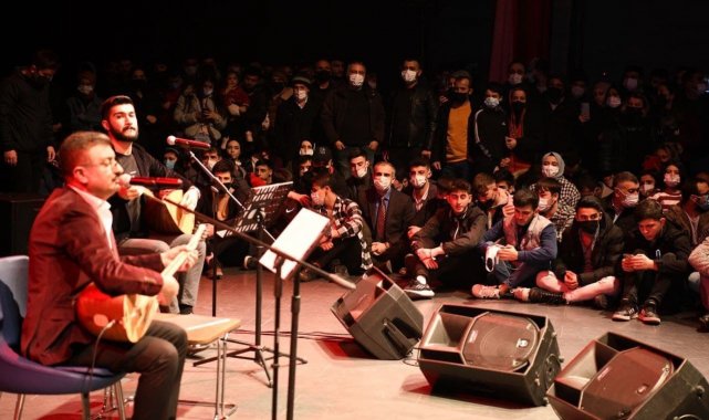 Çayırova Belediyesi, Prof. Dr. Necmettin Erbakan Kültür Merkezi'nde Tür...