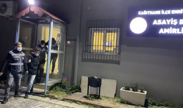 Kağıthane'de ehliyet sınavına giren iki kişi, cerrahi maskelerine kurul...