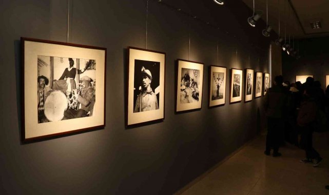 Anadolu Üniversitesi İletişim Bilimleri Fakültesi'nde, Fikret Otyam kol...