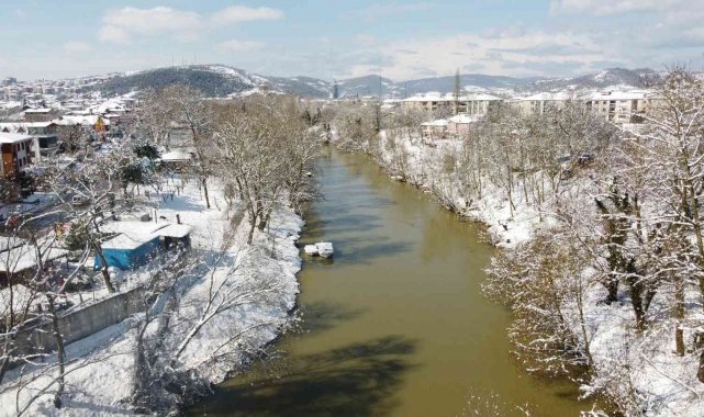 Bartın Irmağı ve çevresinde oluşan kar manzaraları dron ile havadan görüntü...
