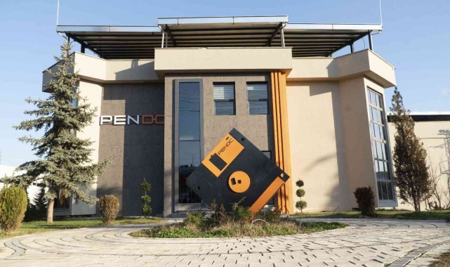 Bilim ve Teknoloji Haftası'nda öğrencilere deneyimlerini aktaran PenDC ...