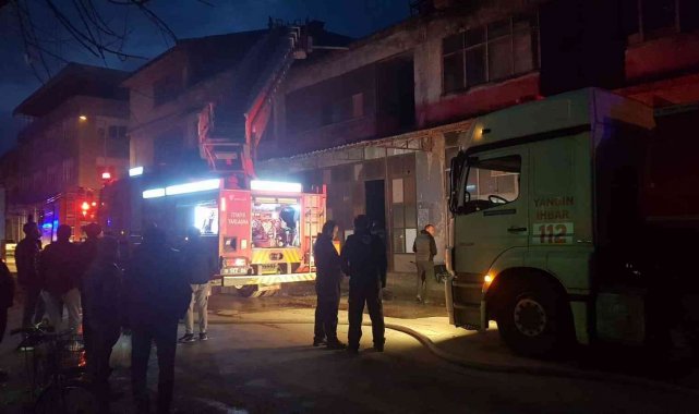 Bursa�nın İnegöl ilçesinde mobilya imalathanesinde çıkan