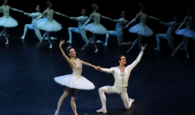 Rusya'nın başkenti Moskova'daki Bolşoy Balesi'nin baş balerini ...