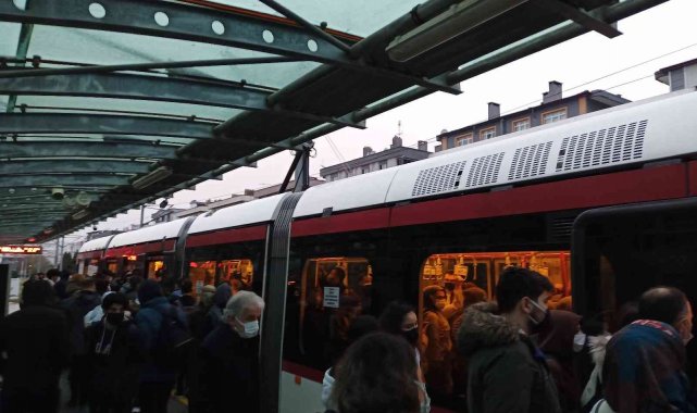 Samsun'da toplu ulaşım araçlarında HES kodu zorunluluğu kalktı.
Pandem...