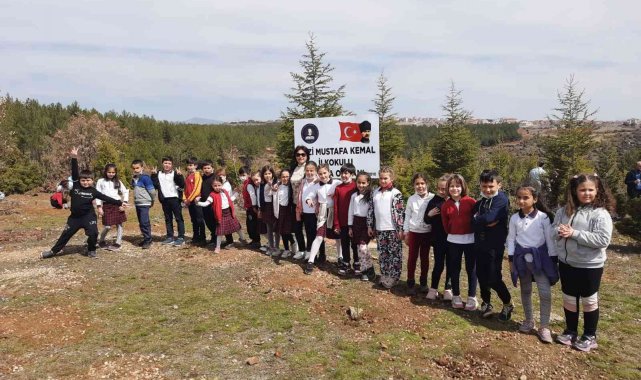 Uşak Gazi Mustafa Kemal İlkokulu 3. sınıf öğrencileri, Gazi Ormanı'na g...