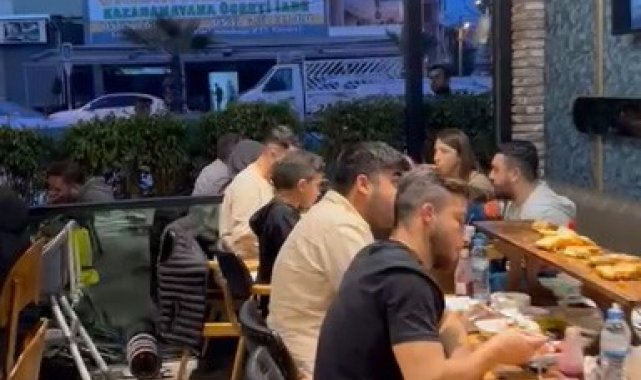Adana'da bulunan Piton Döner, iftar saatlerinde dolup taşıyor.
Kentte ...