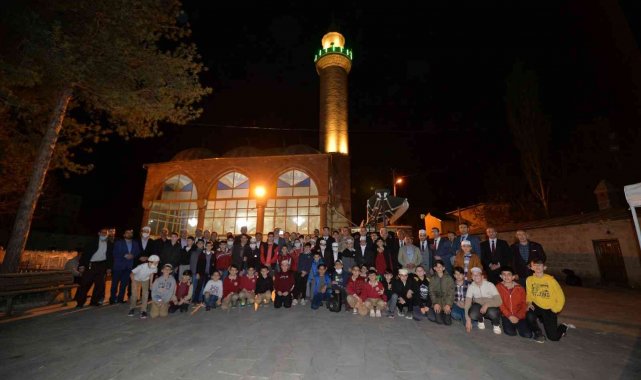 Erzurum Valisi Okay Memiş, Oltu'da Aslanpaşa Camii bahçesinde Kur'a...