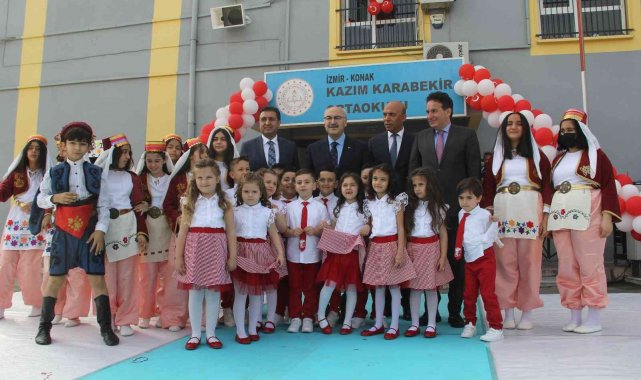 İzmir'in Konak ilçesinde bulunan Kazım Karabekir Ortaokulu'nda İzmi...
