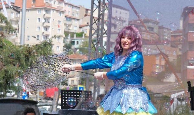 Maltepe Belediyesi, 23 Nisan'da Fındıklı Mahallesi'nde renkli aktiv...