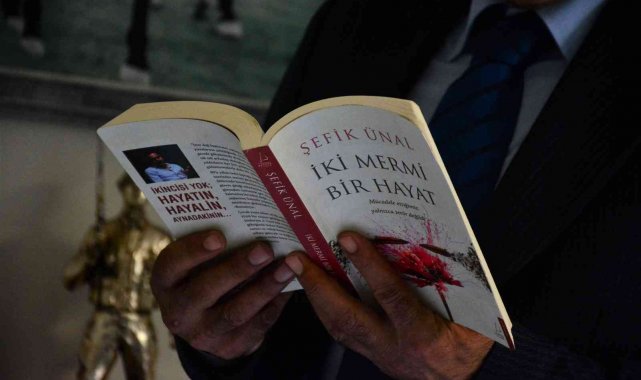 27 yıl boyunca Türkiye'nin birçok yerinde görev yapan, yanı başında sil...