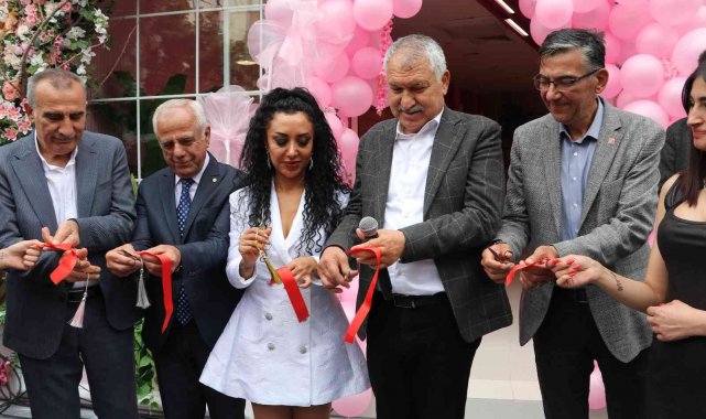 Adana'da faaliyet gösteren Sinem Çekinmez'e ait güzellik merkezi