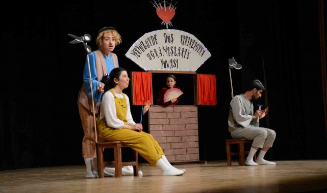 Anadolu Üniversitesi Tiyatro Kulübü tarafından düzenlenen "19'uncu...