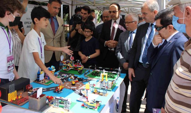 Aydın'da 80 farklı okuldan 100 standın yer aldığı Aydın Teknoloji Şenli...