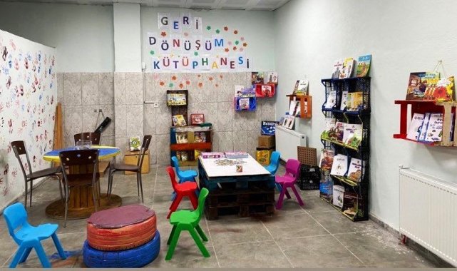 Batman'ın Sason ilçesi Yunus Emre İlkokulu öğretmen ve öğrencileri, Çev...