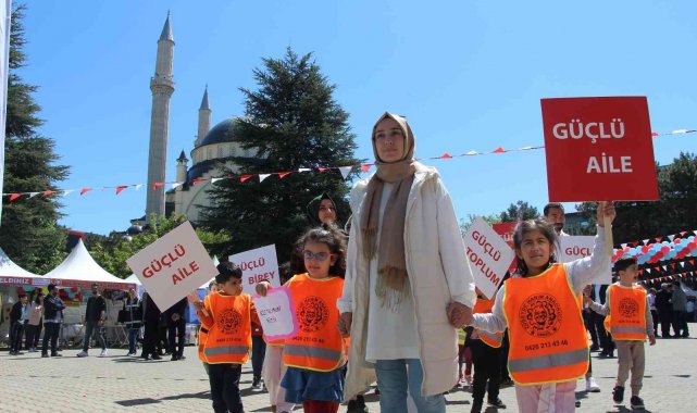 Bingöl'de 15-21 Mayıs Aile Haftası etkinlikleri çerçevesinde aile ve ku...