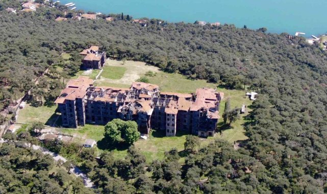 Büyükada'yı simgeleyen Büyükada Rum Yetimhanesi, yaklaşık 58 yıldır hiz...