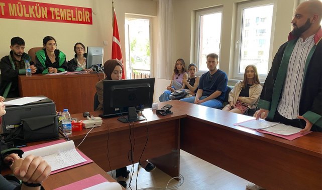 DENİZLİ (İHA) – Pamukkale Üniversitesi (PAÜ) Hukuk fakültesi 3. sınıf öğren...