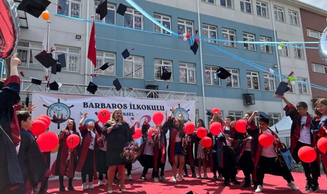 Eskişehir'de Barbaros İlkokulu'nda pandemi nedeniyle verilen 2 yıll...