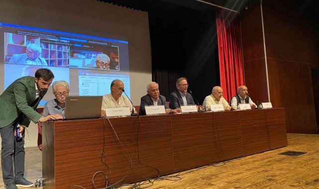 Hattat Hamid Aytaç vefatının 40. sene-i devriyesinde Karacaahmet Mezarlığın...