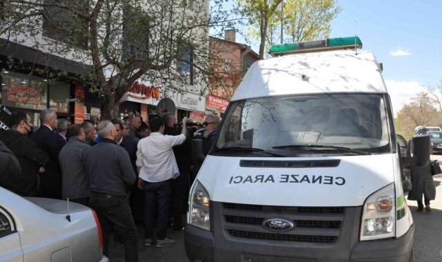 Kars Kuzeydoğu Gazeteciler Cemiyeti üyesi, gazeteci Muharrem Yerli, gözyaşl...