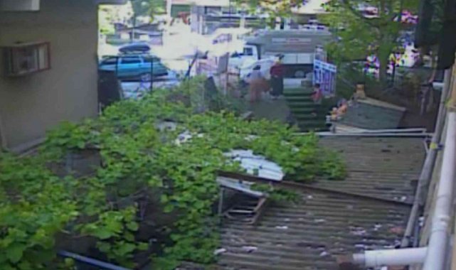 Kartal�da sabah saatlerinde mobilya dükkanını açan dükkan sahibi, iş ye