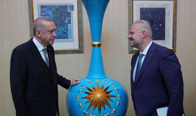 Menemenli Kültür ve Turizm Bakanlığı Çömlek Sanatçısı Ahmet Taşhomcu, 2,5 m...