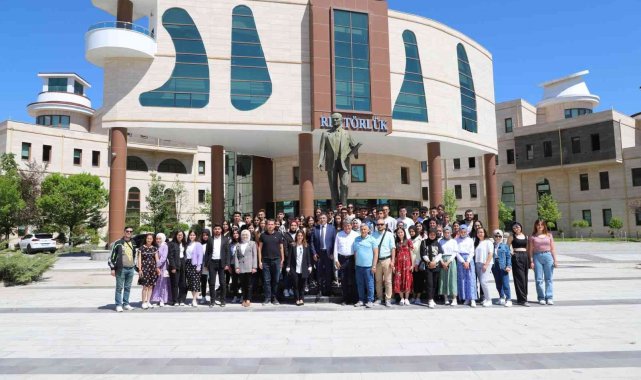 Mersin'in Mut ilçesinde bulunan Şehit Emin Çelik Anadolu Lisesi öğrenci...