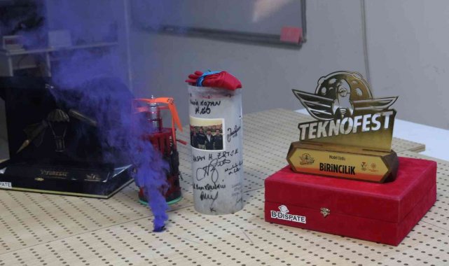 TEKNOFEST 2021 Model Uydu Yarışması Türkiye Birincisi olan B-Dispate Uzay v...