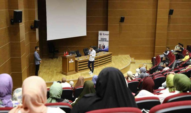 Türk edebiyatının Sultanü'ş Şuara (Şairler Sultanı) unvanlı şairi Necip...