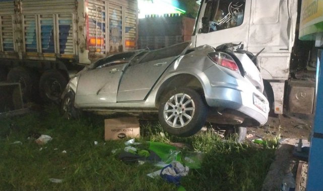 Uşak'ta aşırı hız yaptığı iddia edilen otomobilin çarptığı iki üniversi...  - Asayiş - Kamu Haber