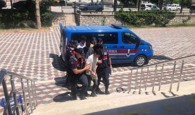 Bilecik'in Gölpazarı ilçesinde hırsızlığa karışan 3 kişiden 2'si tu...