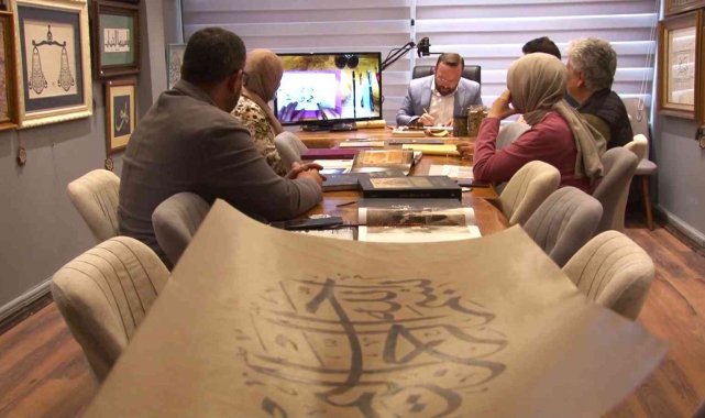 Kur'an-ı Kerim harfleri ile güzel yazı yazma sanatı olan Hat sanatı, De...